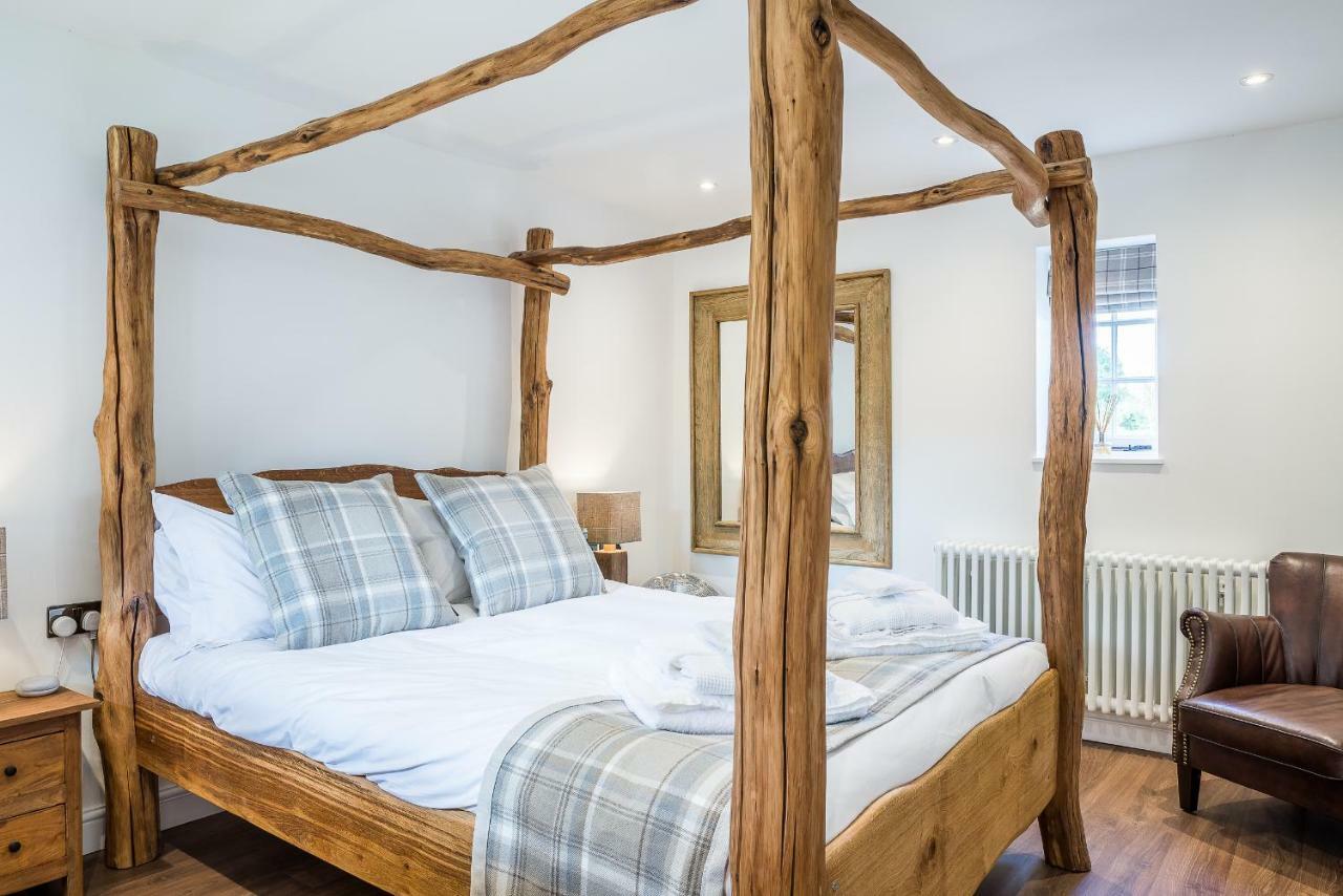 Bed and Breakfast The Windmill Chatham Green Chelmsford Exterior foto